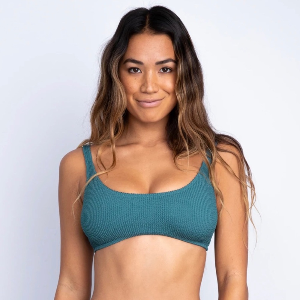 NWT Skatie medium bikini top